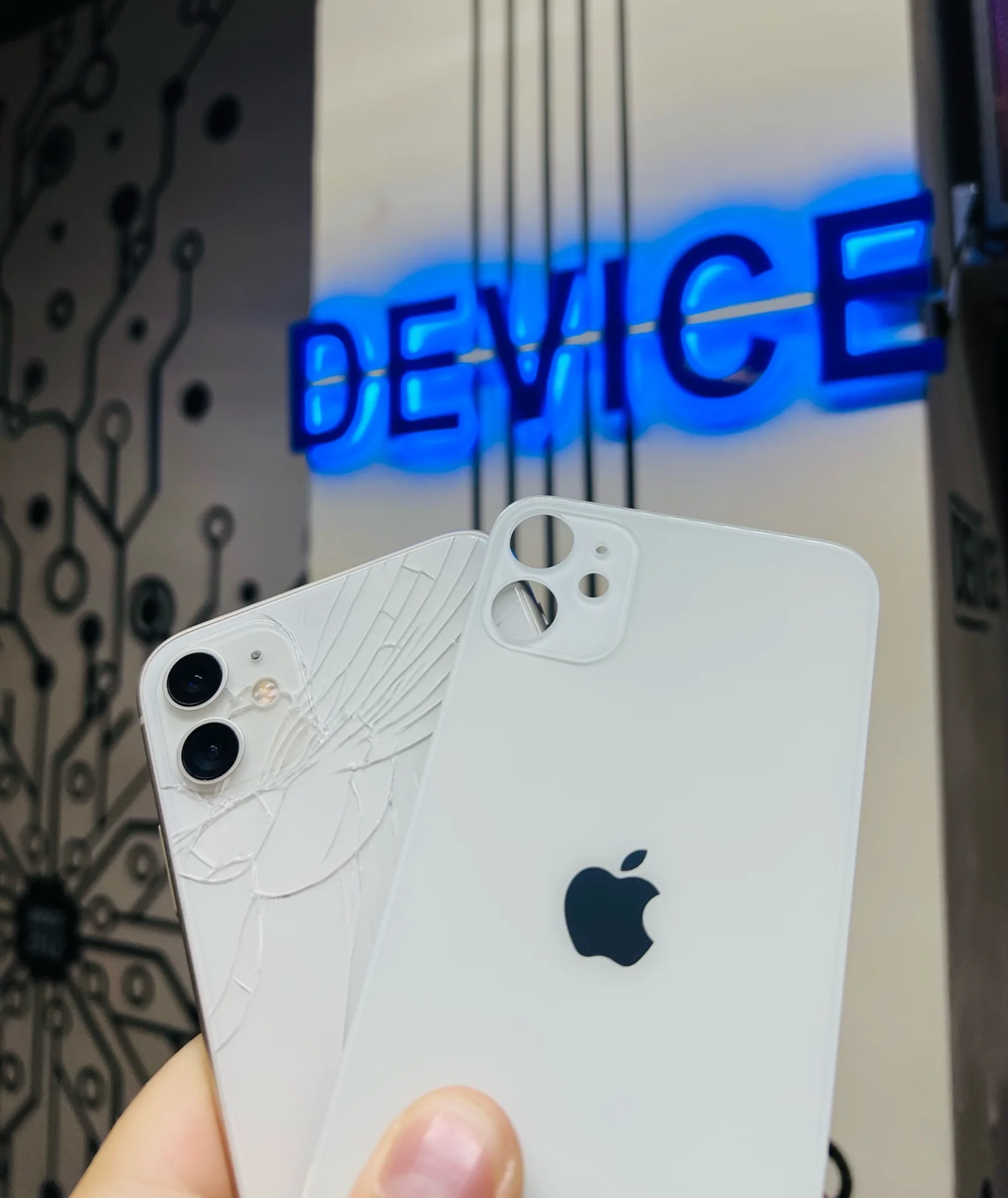 Замена заднего стекла iPhone белый