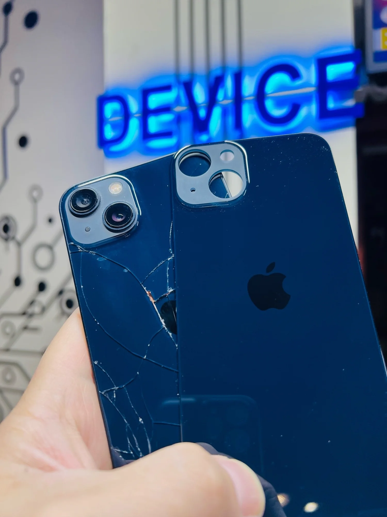 Замена заднего стекла iPhone синий